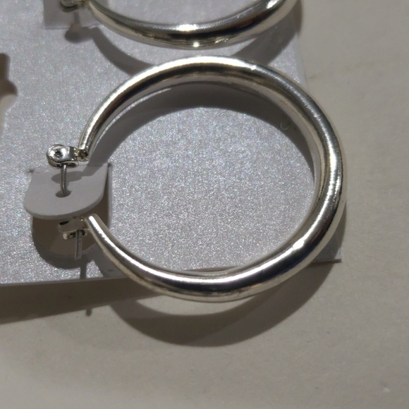 Lori's Gifts Stylish Elegant Silver tone Hoop Earrings - Women's Fashion Jewelry - Picture 4 of 9